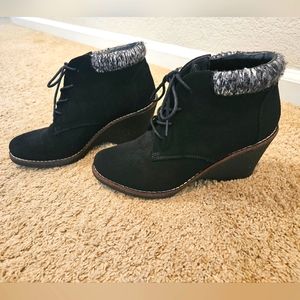 White Mountain women's ankle boots size 9M